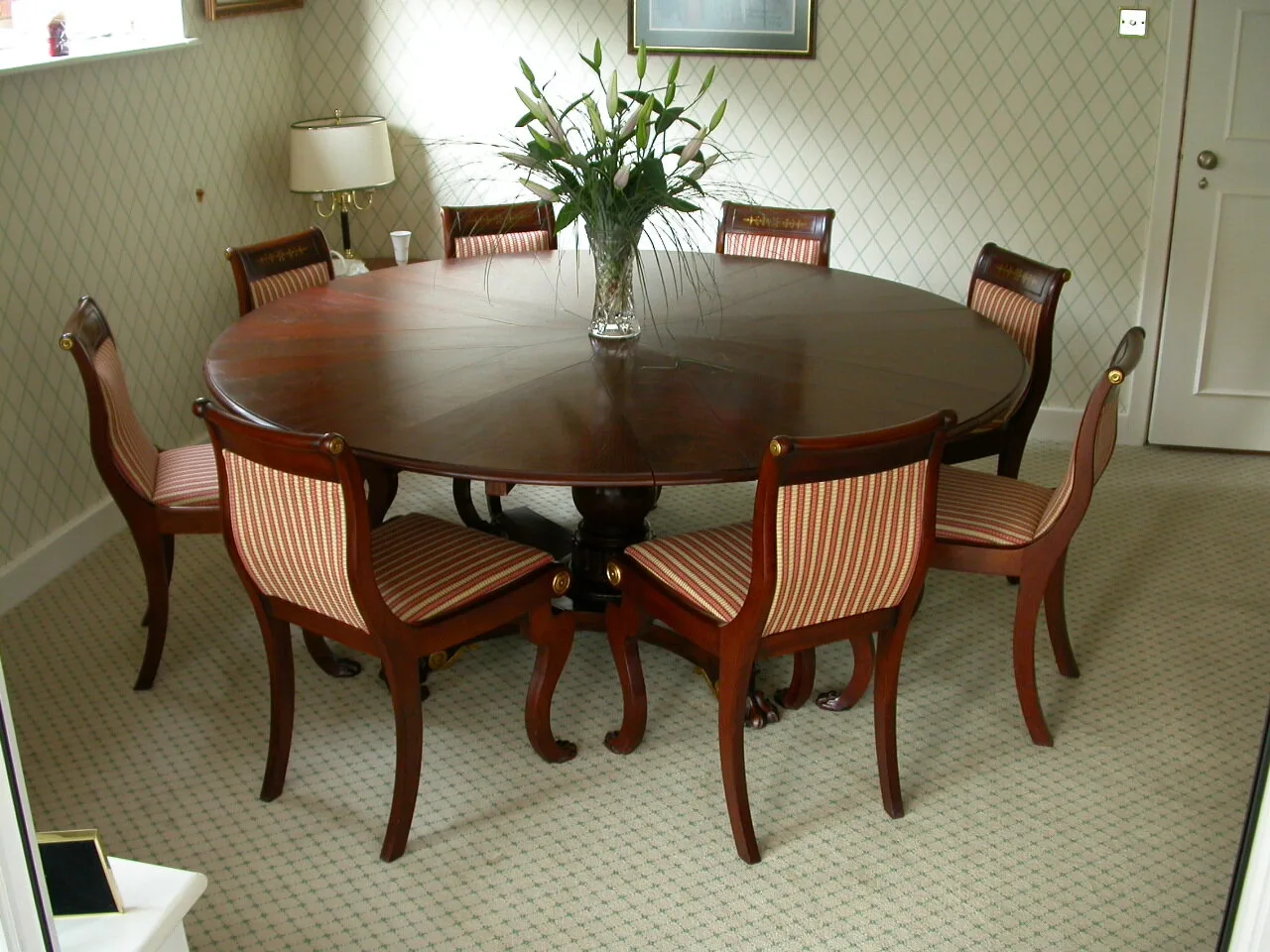 An antique expanding table restored by Corinthian